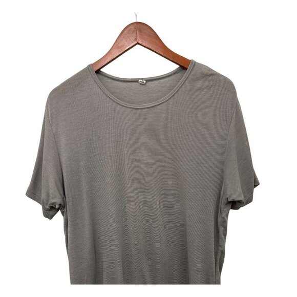 UNIQLO HEATTECH Tee Gray Crewneck T-Shirt Short Sleeve Size Med - Picture 3 of 9